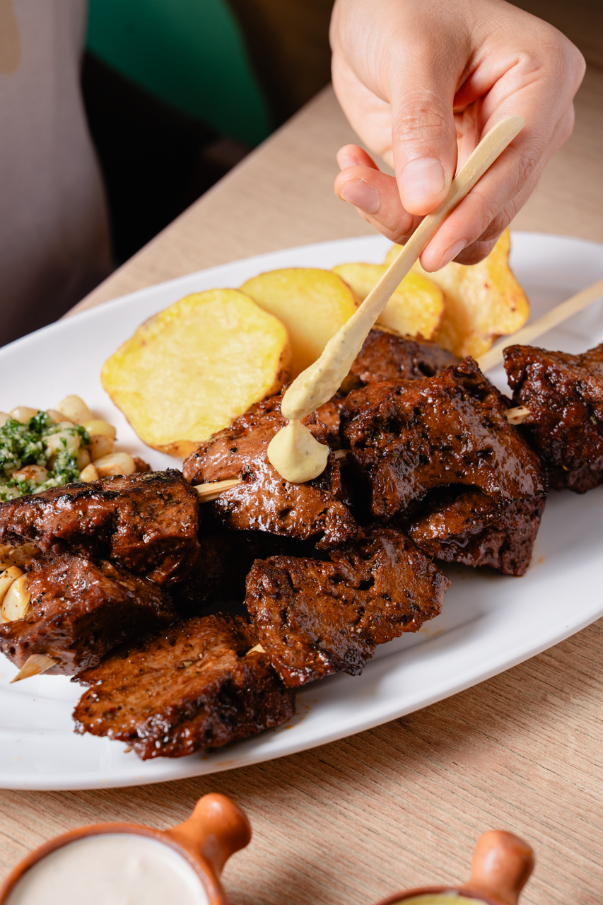 Receta secreta de los anticuchos más suaves que has probado... ¡sin carne!