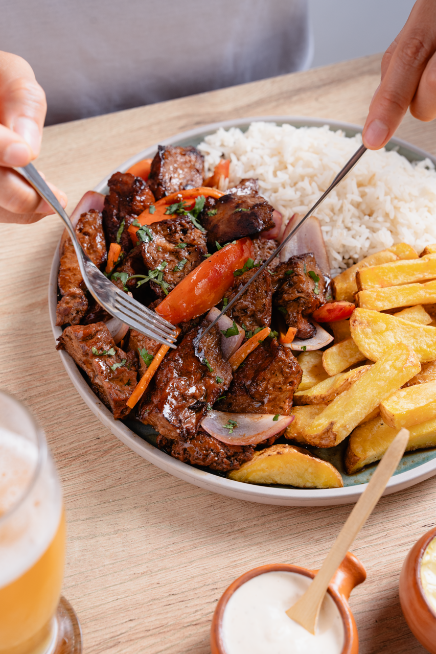 Prepara la nueva versión de lomo saltado más jugoso que has visto (spoiler: no tiene res)