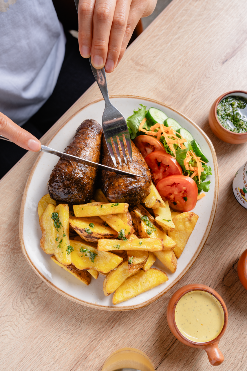 Come el pollo a la brasa más esperado por los veganos (y los carnívoros también)